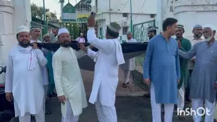 लखनपुर: बंधा जूनाडीह स्थित हजरत जामाशाह बाबा की दरगाह में सालाना उर्स का आयोजन, जामा मस्जिद से चादरपोशी के साथ निकली जुलूस