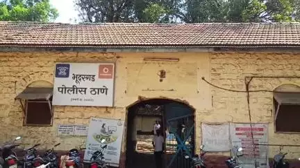 भुदरगड: हुतात्मा स्मारक बचाव समितीचे भुदरगड तहसील कार्यालयासमोर बेमुदत ठिय्या आंदोलन