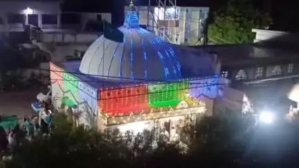 ખંભાત: ત્રણ દરવાજા પાસે કોમી એકતાના પ્રતીક સમા પીર કાબીલશા બાવાના ઉર્ષ મુબારકની ભવ્ય ઉજવણી કરાઇ, શ્રદ્ધાળુઓની જનમેદની ઉમટી.