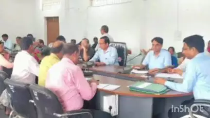 गोपीकांदर: गोपीकांदर प्रखंड सभागार में विकास योजनाओं की समीक्षा बैठक, बीडीओ सह सीओ ने की अध्यक्षता