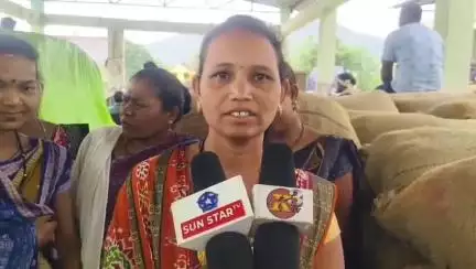 ଖରିଆର: ସାନମହେଶ୍ୱର ମଣ୍ଡିରେ ଧାନ ଉଠୁନଥିବା ଅଭିଯୋଗ ଉପରେ ପ୍ରତିକ୍ରିୟା ରଖିଲେ ମାଁ ପଖାନତଲେନ ସ୍ଵଂୟ ସହାୟକ ଗୋଷ୍ଠୀର ସମ୍ପାଦିକା କୁନ୍ତୀ ଶବର