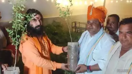 बीदासर: गांव सोनियासर शिवदान सिंह में आयोजित भजन संध्या में 551 पौधे किए गए वितरित