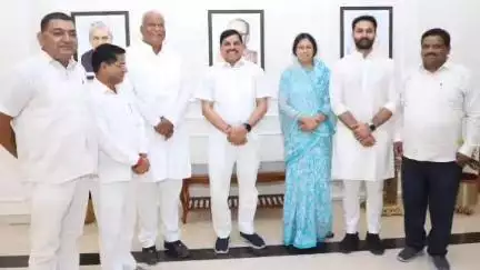 सागर नगर: महापौर ने सीएम मोहन यादव से भेंट कर राजघाट बांध की ऊंचाई बढ़ाने, विमान और एयरपोर्ट निर्माण शुरू करने की मांग की
