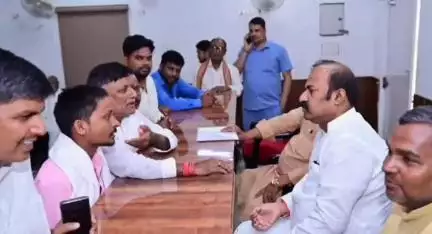 पटना ग्रामीण: जदयू कार्यालय में जनसुनवाई कार्यक्रम, मंत्री मदन सहनी ने सुनी लोगों की समस्याएं