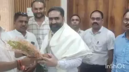 गोंदिया: जिल्हा परिषद येथे  जिल्हा आरोग्य अधिकारी डॉ. गुलर यांचा सभापती डॉ. लक्ष्मण भगत यांनी केला सत्कार