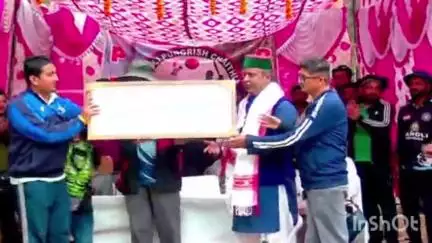 कोटखाई: कोटखाई क्षेत्र के पादंली में क्रिकेट खेल प्रतियोगिता के सफल समापन पर पहुंचे समाज सेवक एवं पंचायत प्रधान
