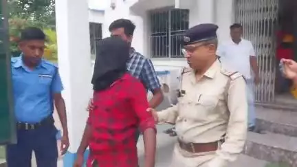 রানিনগর ২: রামনগর নতুনপাড়া গ্রাম থেকে এক বাংলাদেশিকে গ্রেফতার করে ৪দিনের পুলিশ হেফাজতের আবেদনে  আদালতে পাঠালো রাণীনগর থানা পুলিশ