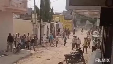 मुरैना: द्वारकाधाम कॉलोनी: गोरवांश टू होटल पर पथराव, वीडियो वायरल, बाइक व शीशे टूटे, पुलिस जांच में जुटी
