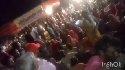 बीकानेर: बीकाजी फैक्ट्री के पास चल रहे अनिश्चितकालीन धरने पर रात को उमड़ी भारी भीड़, कांग्रेसी नेता रामनिवास कूकणा ने दिया समर्थन