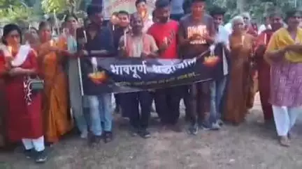 जगदीशपुर: अहमदाबाद विमान हादसे पर युवा एकता समाजिक संगठन ने कैंडल जलाकर दी श्रद्धांजलि