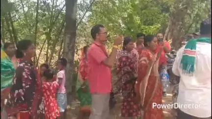 ବିଶୋଇ: ଝାରପୋଖରିଆ ଠାରୁ ସାରସକଣା ରାସ୍ତା ର ଅସ୍ଥାୟୀ ମରାମତି କୁ ଝାରପୋଖରିଆ ଠାରେ ବିରୋଧ କଲେ ଗ୍ରାମବାସୀ