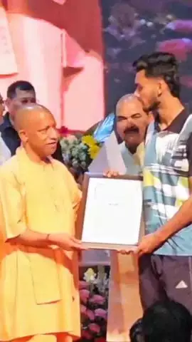 मवाना: मवाना शुगर मिल कर्मचारी के बेटे आरव ने अंडर-19 वॉलीबॉल का कप्तान बनकर बाल जिला को जीत दिलाई, मुख्यमंत्री ने किया सम्मानित