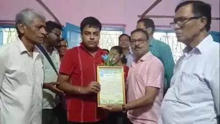বলরামপুর: এ বি টি এ 'র  উদ্যোগে বলরামপুর এলাকার মাধ্যমিক ও উচ্চ মাধ্যমিকে কৃতি ছাত্র-ছাত্রীদের সংবর্ধনা প্রদান
