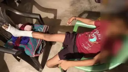 लोहरदगा: होंदगा गांव के स्कूल में छत से कूदने के दौरान दो बालक गंभीर रूप से घायल