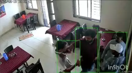 मिरज: वड्डी येथे ग्रामपंचायत मासिक सभेत कामाला विरोध केल्याच्या कारणावरून महिला सदस्याच्या पतीला आणि भावाला बेदम मारहाण