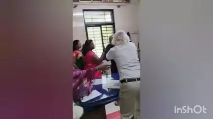 कवठे महांकाळ: कवठेमहांकाळ बस डेपोतील आगार व्यवस्थापकाला मारहाण,मारहाणीचा व्हिडिओ व्हायरल