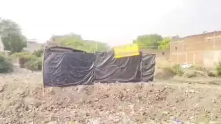 खागा: सदर के गढ़ीवा में तालाब की जमीन में खुले देशी ठेके का महिलाओं ने किया विरोध, ठेकेदार को दौड़ाया, पुलिस से हुई नोकझोंक