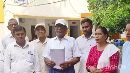 सहारनपुर: बुद्ध शिक्षा संस्थान ने प्रशासनिक अधिकारियों को ज्ञापन सौंपकर ज्ञानचंद आजाद जयंती कार्यक्रम पर रोक लगाने की मांग की