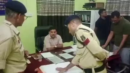 साजा: बेमेतरा SSP रामकृष्ण साहू ने थाना बेरला का आकस्मिक निरीक्षण किया, लिया जायजा