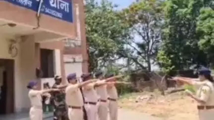 अकोढ़ी गोला: रोहतास जिले के सभी थाना परिसर में बाल श्रम निषेध दिवस पर शपथ ग्रहण किया गया