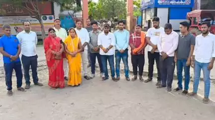 परबत्ता: अहमदाबाद विमान हादसे में मृतकों को नगर पंचायत परबत्ता कार्यालय में दी गई श्रद्धांजलि
