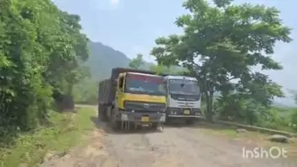 ଲାଞ୍ଜିଗଡ: ମନ୍ତ୍ରୀଙ୍କ ଗସ୍ତକୁ ଦୃଷ୍ଟିରେ ରଖି ମହୁଲାପାଟଣା ରାସ୍ତାର ମରାମତିକୁ ଅଞ୍ଚଳବାସୀଙ୍କ ବିରୋଧ #jansamasya