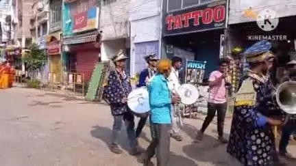 बक्सर: लक्ष्मी नारायण यज्ञ और मार्कंडेय पुराण कथा के लिए कलश यात्रा निकली, भगवान के जयघोष से शहर गूंजा