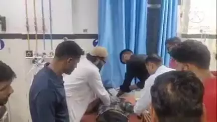 डीडवाना: खुनखुना में हुए सड़क हादसे में एक युवक गंभीर रूप से घायल, प्राथमिक उपचार के बाद जयपुर किया गया रैफर