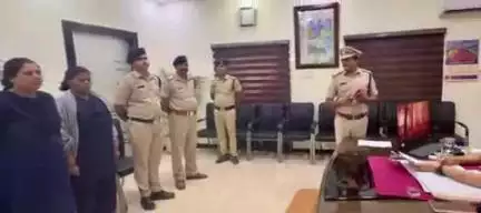 टीकमगढ़: पुलिस अधीक्षक ने पुलिस कर्मचारियों की समस्याएँ सुनकर किया त्वरित समाधान, अनुशासन हेतु दी हिदायत