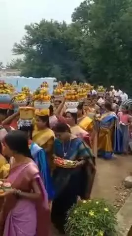 దోమకొండ: దోమకొండ మండల కేంద్రంలో వనదేవతలకు బోనాల పండుగ నిర్వహించిన ప్రజలు