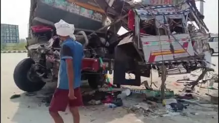 मुहम्मदाबाद: भांवरकोल थाना क्षेत्र के चांदपुर टोल प्लाजा के समीप पूर्वांचल एक्सप्रेसवे पर हुआ भीषण एक्सीडेंट