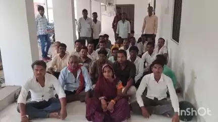 मधेपुरा: पूर्व टोला सेवक ने डीएम को ज्ञापन सौंपा, मधेपुरा और शंकरपुर गम्हरिया में नई बहाली पर रोक लगाने की मांग