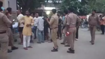 बीकापुर: नारायनपुर विद्यालय के सामने बोलेरो की टक्कर से 60 वर्षीय बुजुर्ग की मौत, 3 लोग घायल, 2 को मेडिकल कॉलेज किया गया रेफर
