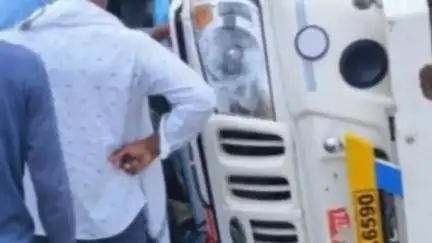 कळमनूरी: कामठा फाटा शिवारात महामार्गावर पिक अप वाहन उलटून दोघे जण जखमी