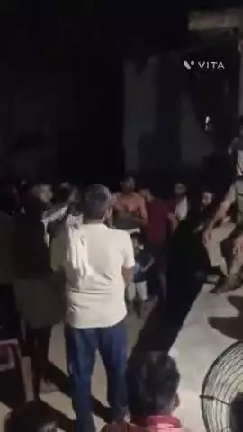निवाड़ी: ग्राम बिल्ट में कोतवाली टीआई ने चलित थाना लगाकर लोगों के आपसी विवादों को सुलझाया