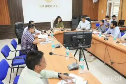 झाबुआ: ज़िला कलेक्टर ने धरती आबा जन भागीदारी अभियान के संबंध में आयोजित बैठक में दिए आवश्यक दिशा-निर्देश