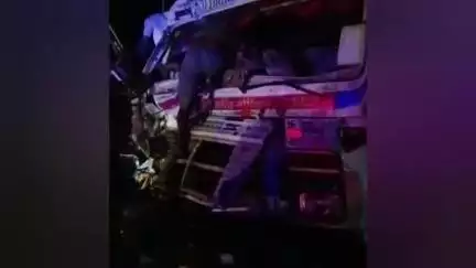 ગોધરા: પરવડી બાય પાસ પાસે નો પર બે ટ્રક વચ્ચે ગમખ્વાર અકસ્માત, ચાલક ટ્રક ના કેબિન માં ફસાયો