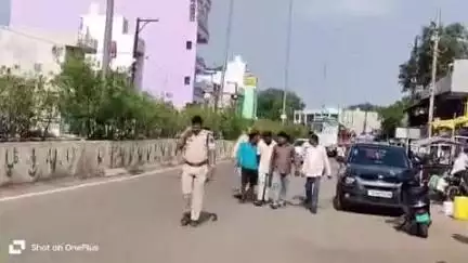 आरंग: आरंग पुलिस ने थाना क्षेत्र में जुआ खेलते 5 आरोपियों को पकड़कर की कार्रवाई, जुलूस निकालने का वीडियो आया सामने