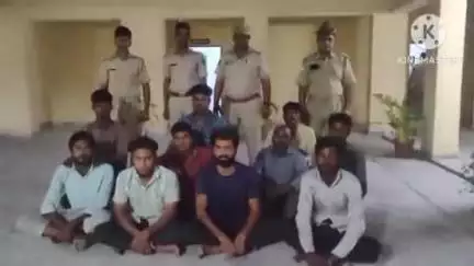 मकराना: मकराना पुलिस ने अपराधियों के खिलाफ चलाया धरपकड़ अभियान, कई जगह दबिश देकर 10 लोगों को किया गिरफ्तार