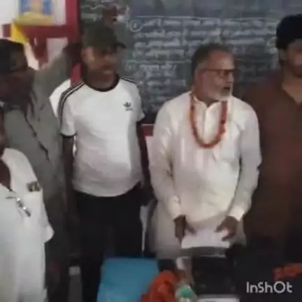 नरपतगंज: नरपतगंज आदर्श मध्य विद्यालय परिसर में जनसुराज की प्रखंड स्तरीय बैठक आयोजित, संगठन की मजबूती पर दिया गया बल