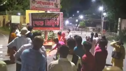 খড়গপুর ১: আহমেদাবাদ বিমান দুর্ঘটনায় নিহতদের স্মরণে খড়গপুরে CPIM-এর শোকমিছিল ও মোমবাতি প্রজ্জ্বলন
