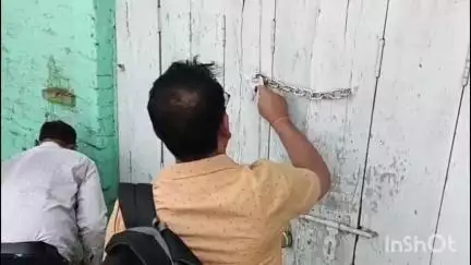 जहानाबाद: स्वास्थ्य मानकों के उल्लंघन पर शहर में दो मेडिकल दुकानों पर छापेमारी और जब्ती की कार्रवाई