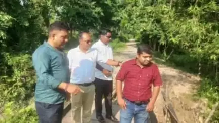 কুমারগ্রাম: কুমারগ্রাম ব্লকের নানা এলাকায় প্রস্তাবিত কাজের স্থান পরিদর্শনে অনগ্রসর শ্রেণি কল্যাণ বিভাগের আধিকারিক ও তৃণমূল নেতৃত্ব