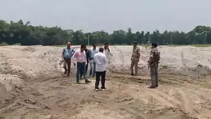 त्रिवेणीगंज: लक्ष्मीनियां में रेलवे लाइन निर्माण कार्य का निरीक्षण किया गया