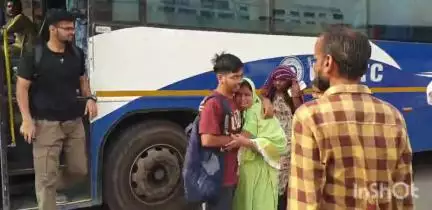 દાહોદ: અમદાવાદ ખાતે બનેલી ઘટના બાદ વિદ્યાર્થીઓ દાહોદ આવતા પરિવાર સાથે ભૌતિક દ્રશ્યો સર્જાયા વિદ્યાર્થીઓએ આપી માહિતી