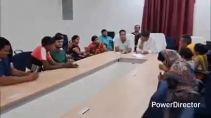 कटिहार: पेंशन बढ़ाने की मांग को लेकर दिव्यांगों ने मिरचाईबाड़ी में दिव्यांगजन कल्याण समिति के अध्यक्ष को ज्ञापन सौंपा