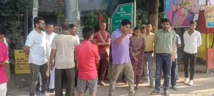 धमदाहा: एसडीओ अनुपम ने धमदाहा मुख्य बाजार का निरीक्षण किया, साफ-सफाई सुदृढ़ करने और जाम से मुक्ति दिलाने की योजना बनाई