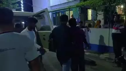 কুলতলি: চলাচলে রাস্তার উপরে বসে সূরা পান করায় ,কৈখালী থেকে ৫ ব্যক্তিকে আটক  করলো  কুলতলী থানার পুলিশ