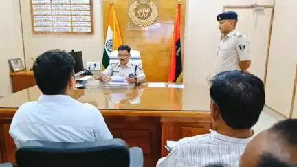 लखीसराय: लखीसराय पुलिस अधीक्षक ने कार्यालय में सुनी लोगों की समस्याएं, समाधान के दिए निर्देश