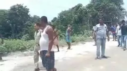 আলিপুরদুয়ার ১: শীলতোর্ষা নদীতে নোংরা আবর্জনা ফেলানো নিয়ে ক্ষুব্ধ পরিবেশ প্রেমীরা